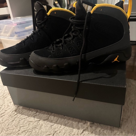 jordan 9 dark charcoal-university gold - Picture 3 of 4